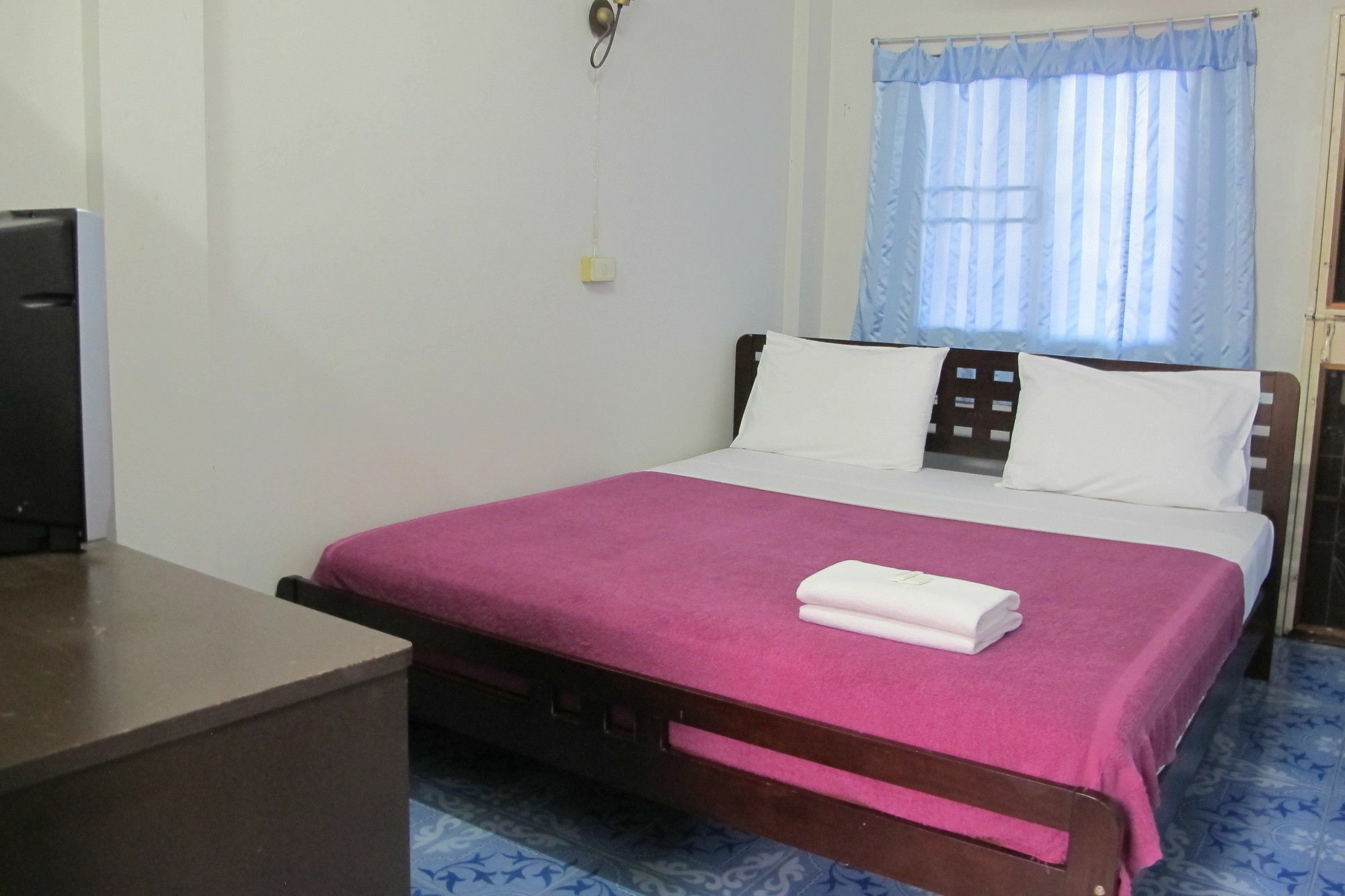 Samchai Hotel Сирача Экстерьер фото