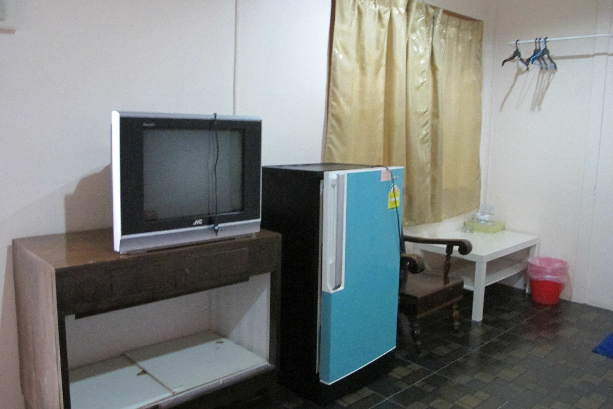 Samchai Hotel Сирача Экстерьер фото