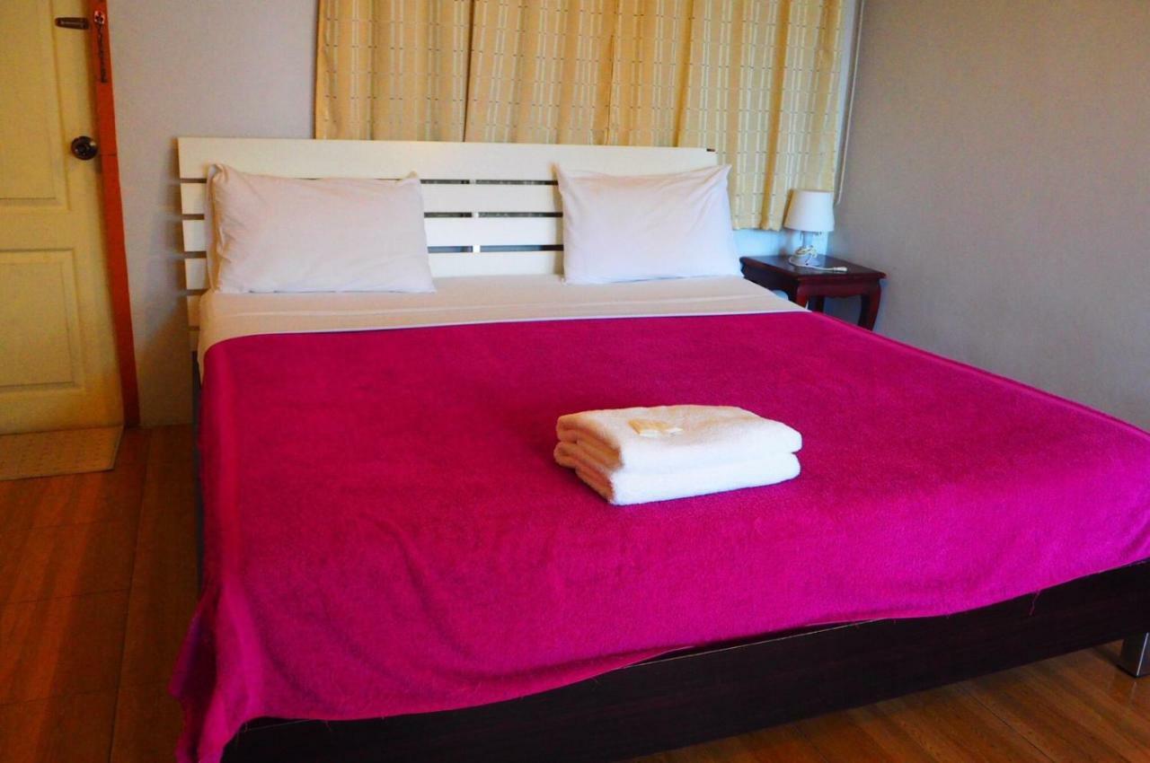 Samchai Hotel Сирача Экстерьер фото