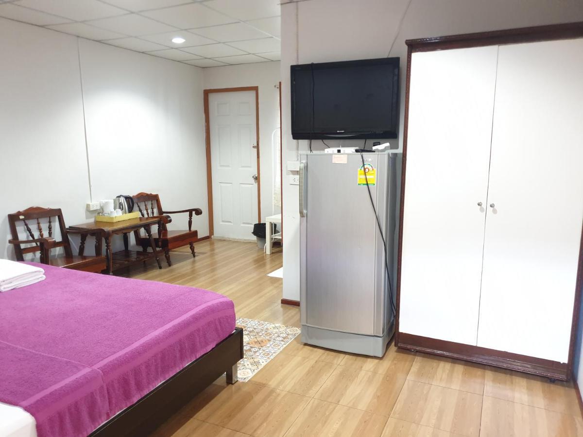 Samchai Hotel Сирача Экстерьер фото