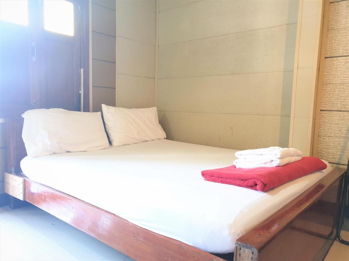 Samchai Hotel Сирача Экстерьер фото