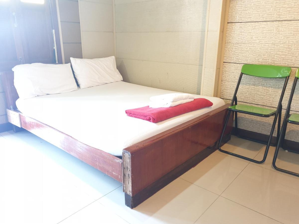 Samchai Hotel Сирача Экстерьер фото